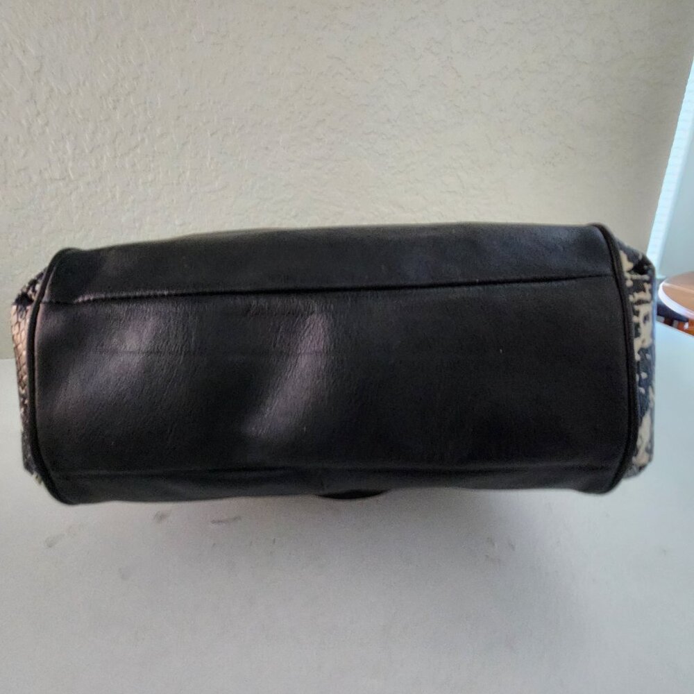 Like New Coach Minetta Black & Python Leather Sho… - image 9